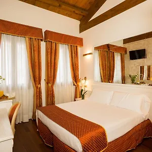 Casanova Fourrooms Pensión Venecia